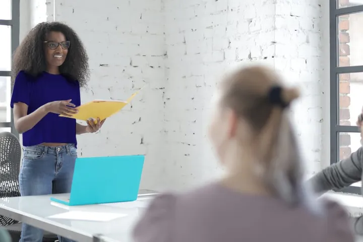 5 Ways to Motivate Sales Teams in a Recession in 2023